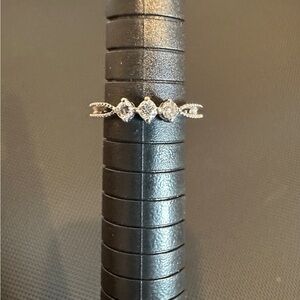 10kt white gold natural diamond ring